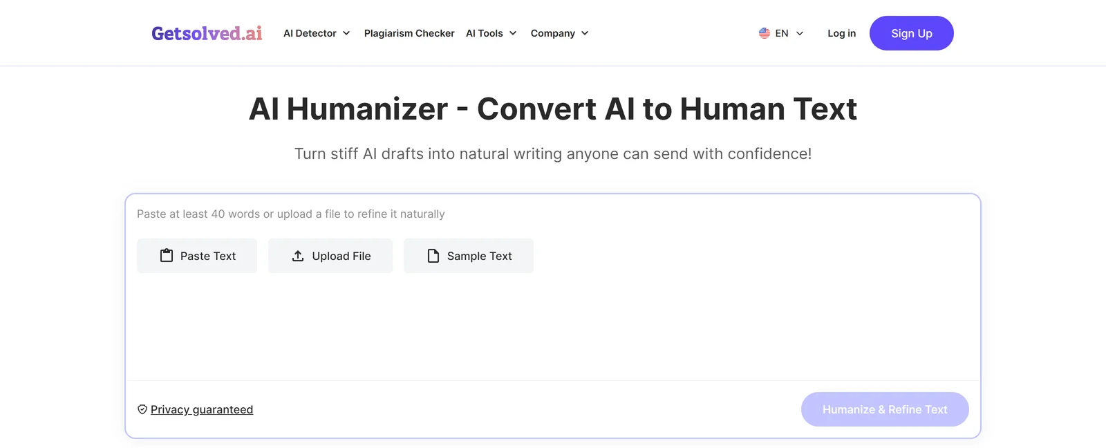 Getsolved.ai の AI Humanizer ページ。Humanize & Refine Text ボタンの上に、Paste Text、Upload File、Sample Text のボタンがあります